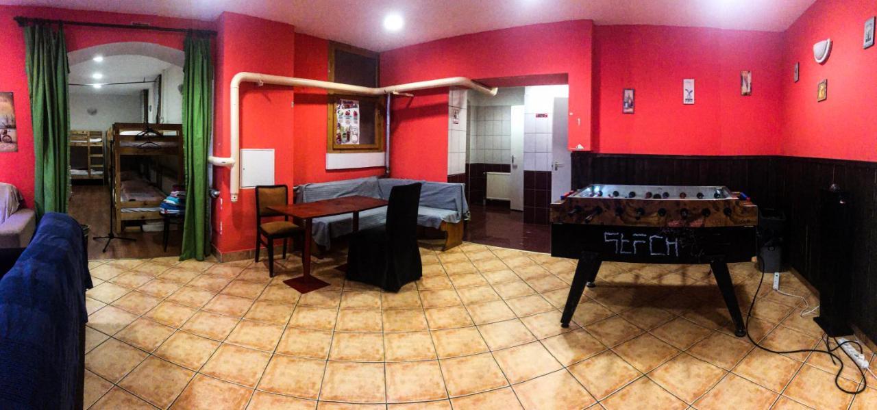 Whole Basement Former Pub3 For Bachelor / Bachelorette Party บูดาเปสต์ ภายนอก รูปภาพ