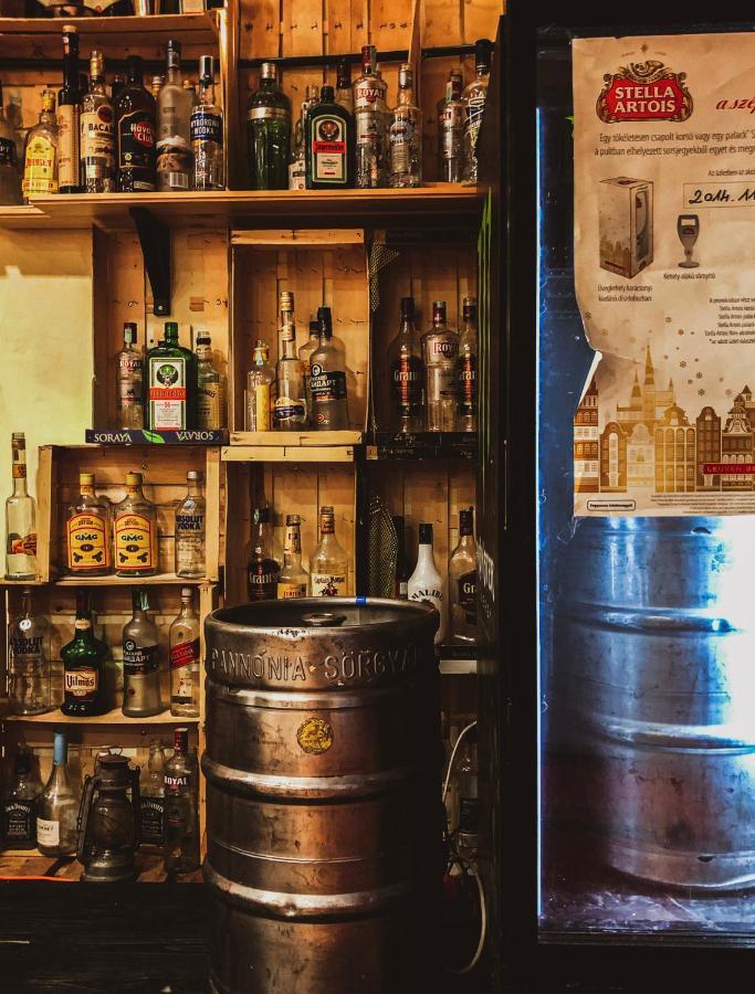Whole Basement Former Pub3 For Bachelor / Bachelorette Party บูดาเปสต์ ภายนอก รูปภาพ