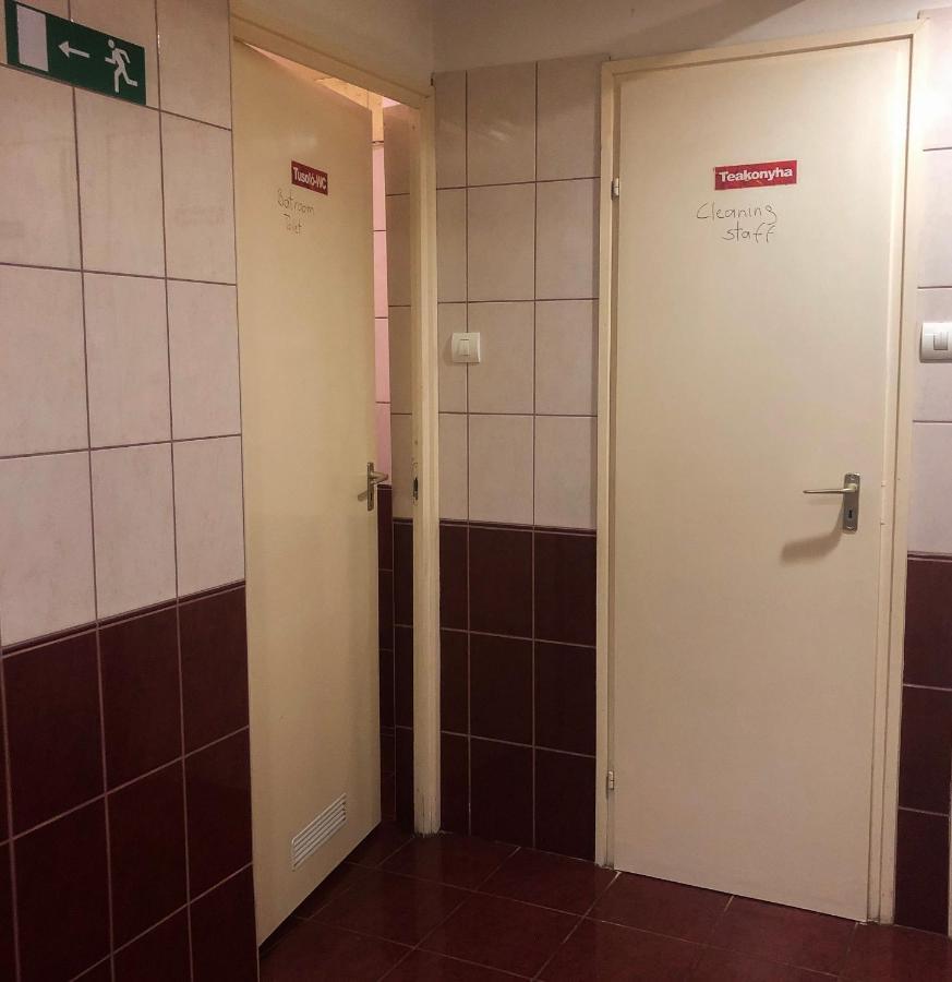 Whole Basement Former Pub3 For Bachelor / Bachelorette Party บูดาเปสต์ ภายนอก รูปภาพ