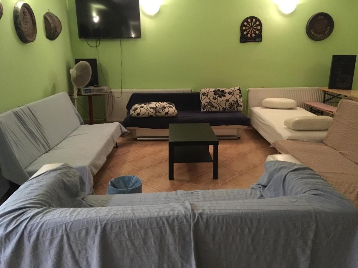 Whole Basement Former Pub3 For Bachelor / Bachelorette Party บูดาเปสต์ ภายนอก รูปภาพ