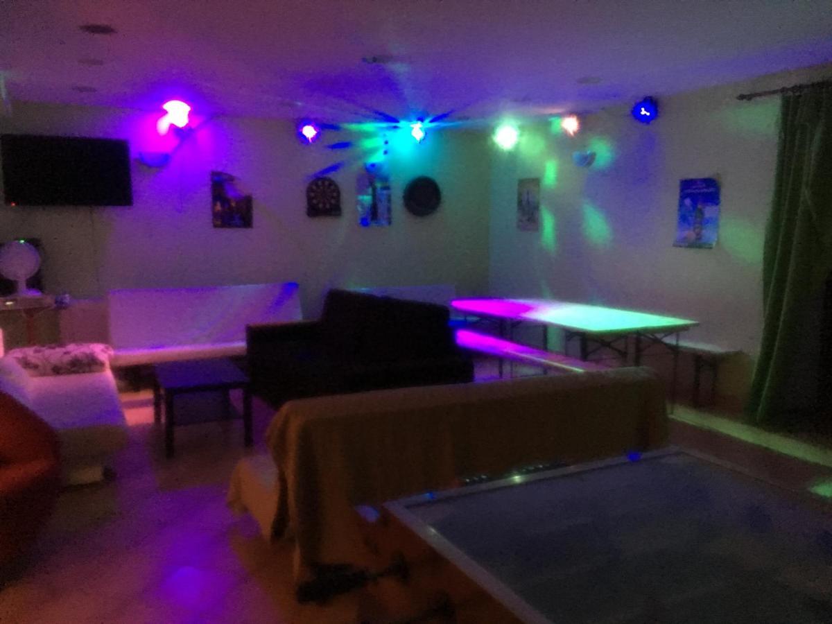 Whole Basement Former Pub3 For Bachelor / Bachelorette Party บูดาเปสต์ ภายนอก รูปภาพ