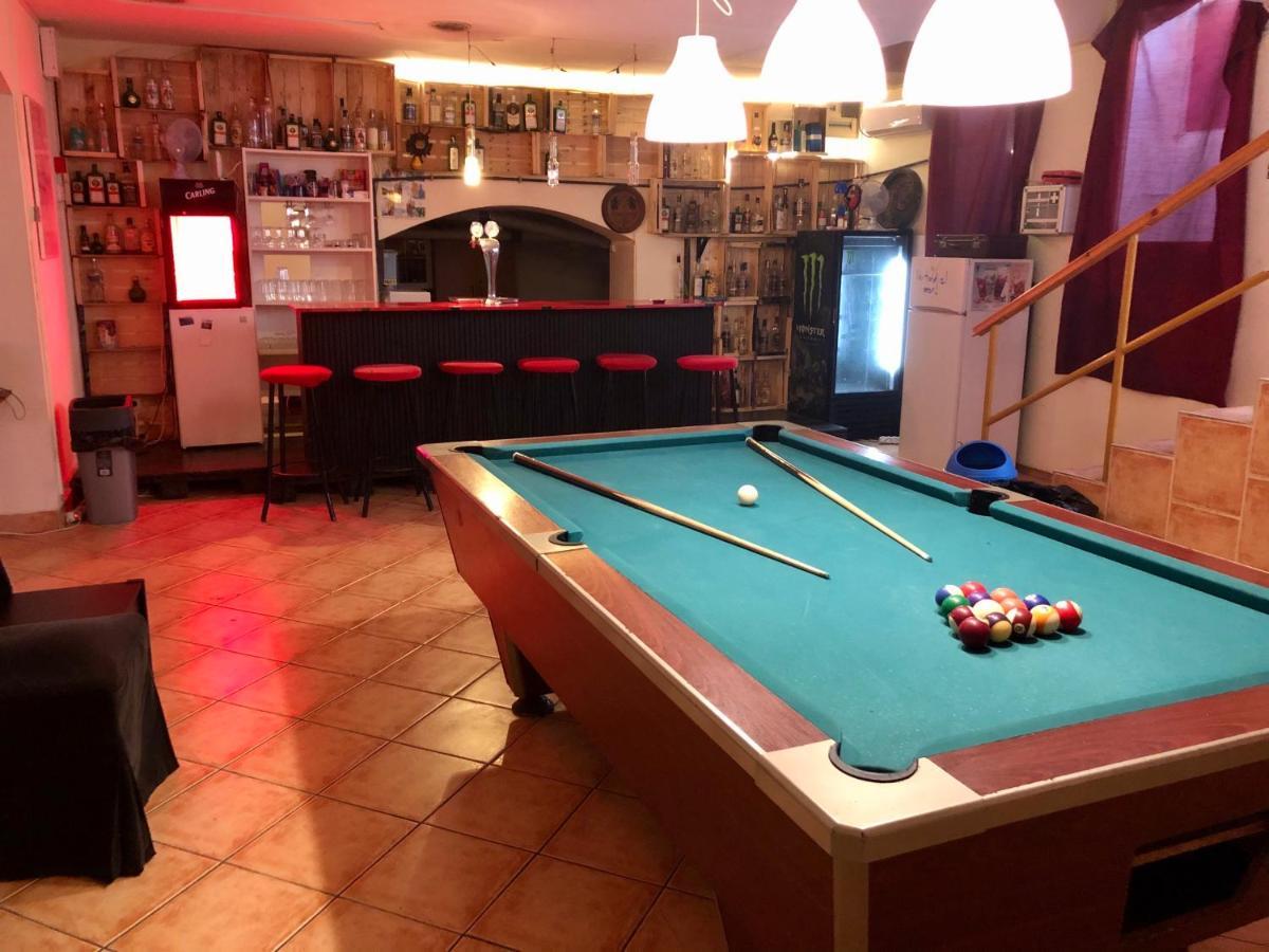 Whole Basement Former Pub3 For Bachelor / Bachelorette Party บูดาเปสต์ ภายนอก รูปภาพ