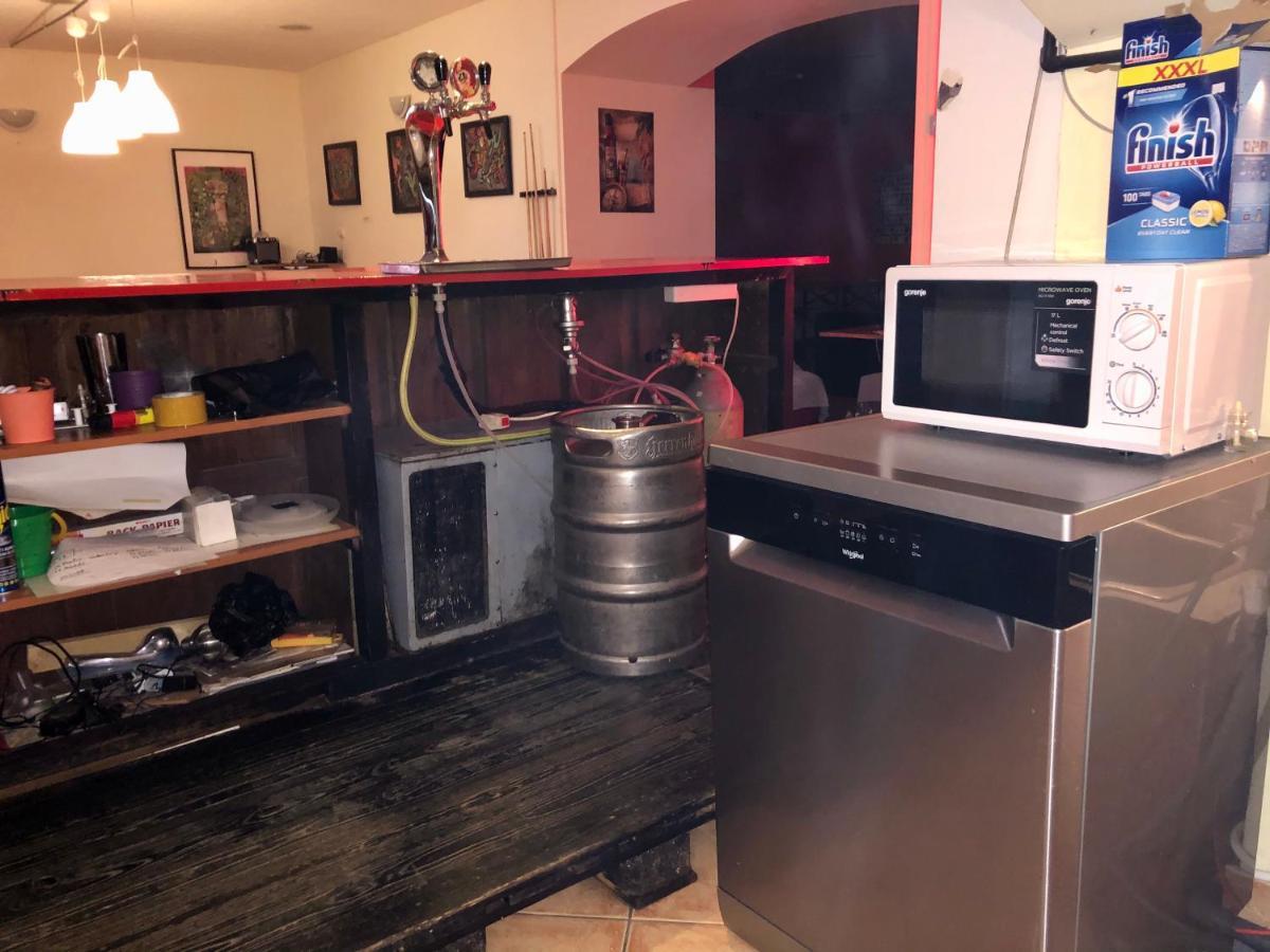 Whole Basement Former Pub3 For Bachelor / Bachelorette Party บูดาเปสต์ ภายนอก รูปภาพ