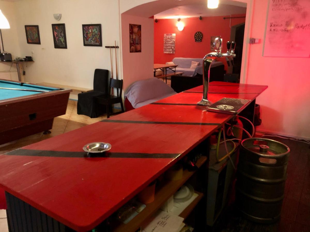 Whole Basement Former Pub3 For Bachelor / Bachelorette Party บูดาเปสต์ ภายนอก รูปภาพ