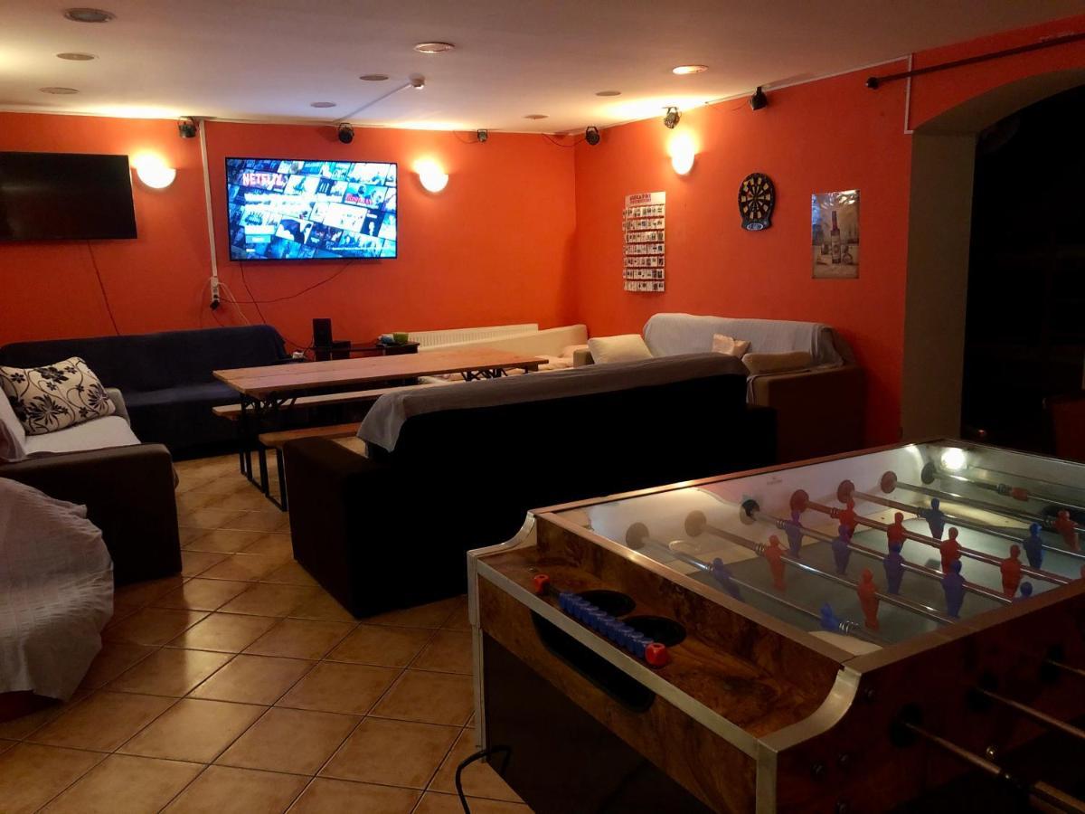 Whole Basement Former Pub3 For Bachelor / Bachelorette Party บูดาเปสต์ ภายนอก รูปภาพ
