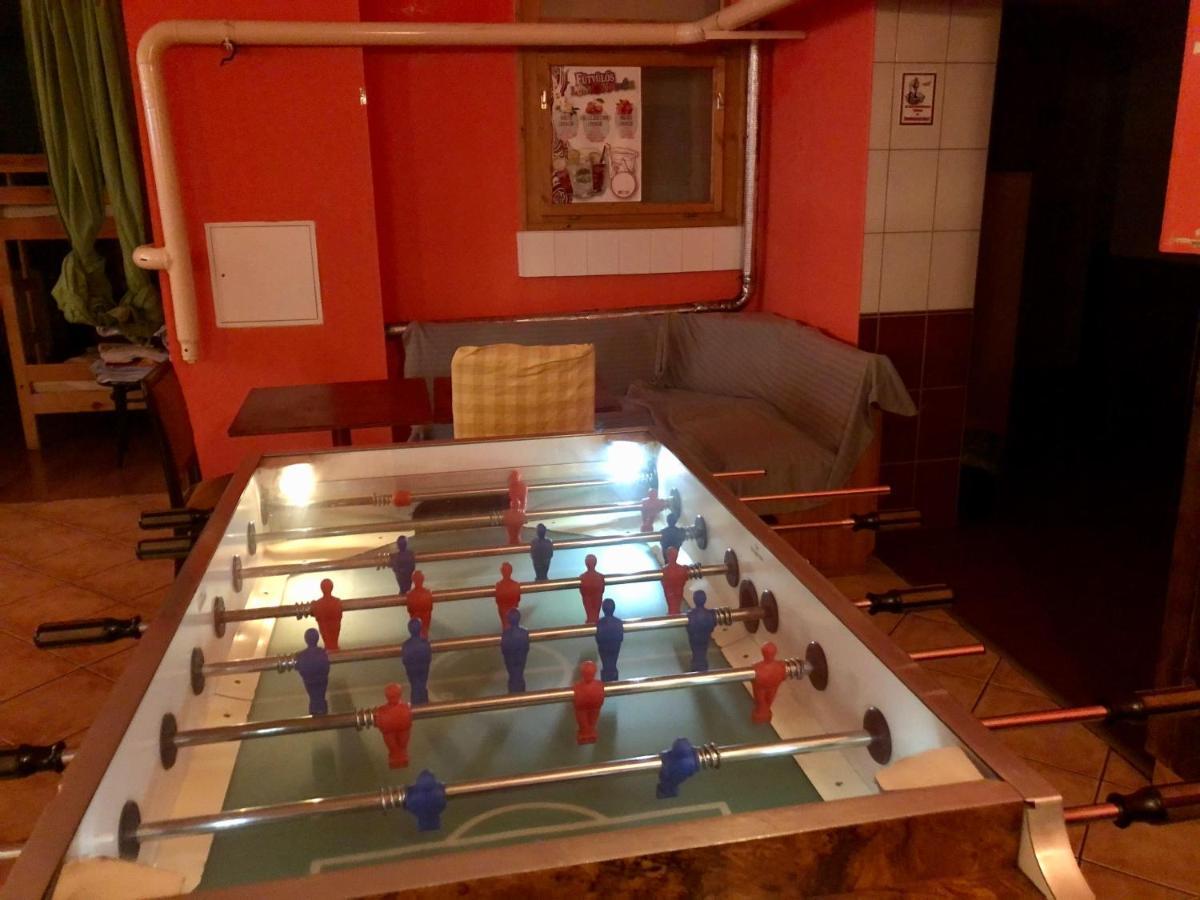Whole Basement Former Pub3 For Bachelor / Bachelorette Party บูดาเปสต์ ภายนอก รูปภาพ