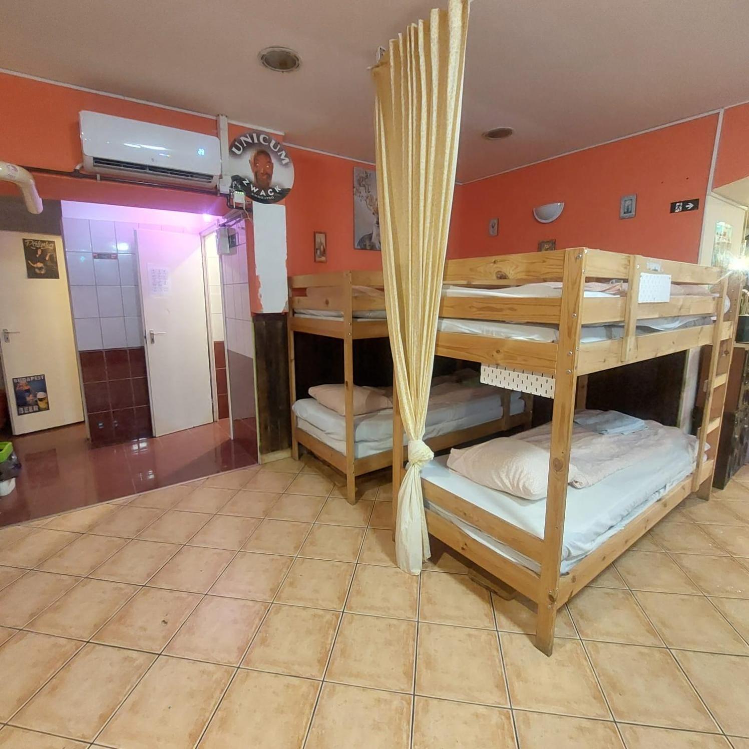 Whole Basement Former Pub3 For Bachelor / Bachelorette Party บูดาเปสต์ ภายนอก รูปภาพ